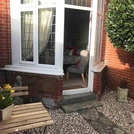 Brook Lodge Garden Flat Суонидж Екстериор снимка