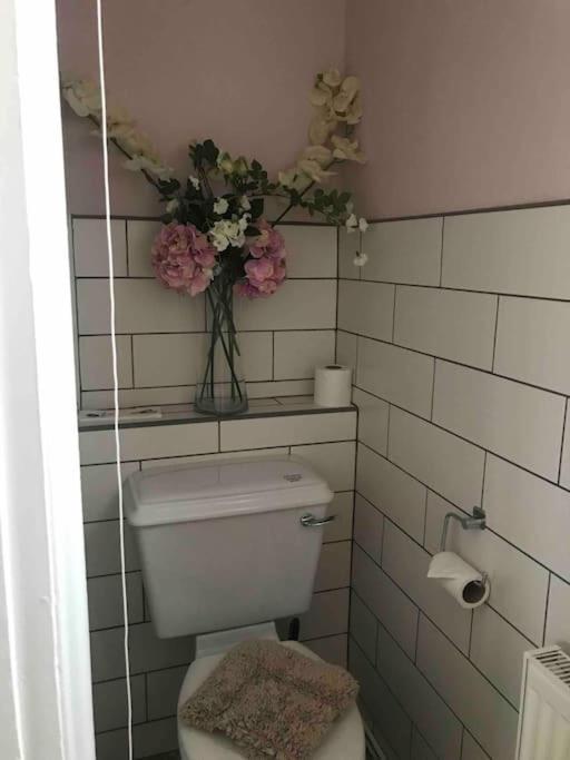 Brook Lodge Garden Flat Суонидж Екстериор снимка