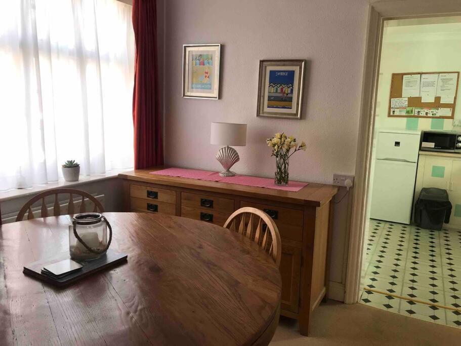 Brook Lodge Garden Flat Суонидж Екстериор снимка