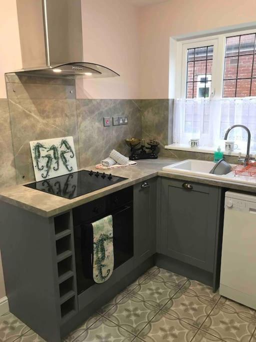 Brook Lodge Garden Flat Суонидж Екстериор снимка