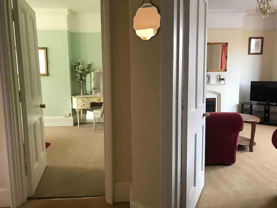 Brook Lodge Garden Flat Суонидж Екстериор снимка