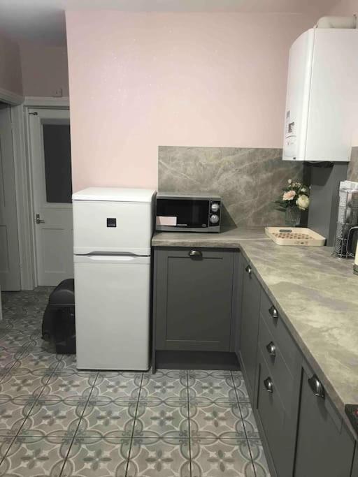 Brook Lodge Garden Flat Суонидж Екстериор снимка