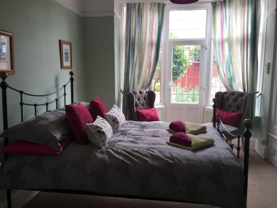 Brook Lodge Garden Flat Суонидж Екстериор снимка