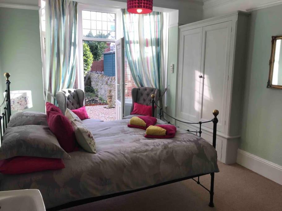 Brook Lodge Garden Flat Суонидж Екстериор снимка