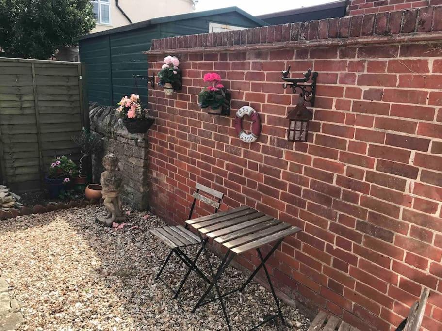 Brook Lodge Garden Flat Суонидж Екстериор снимка
